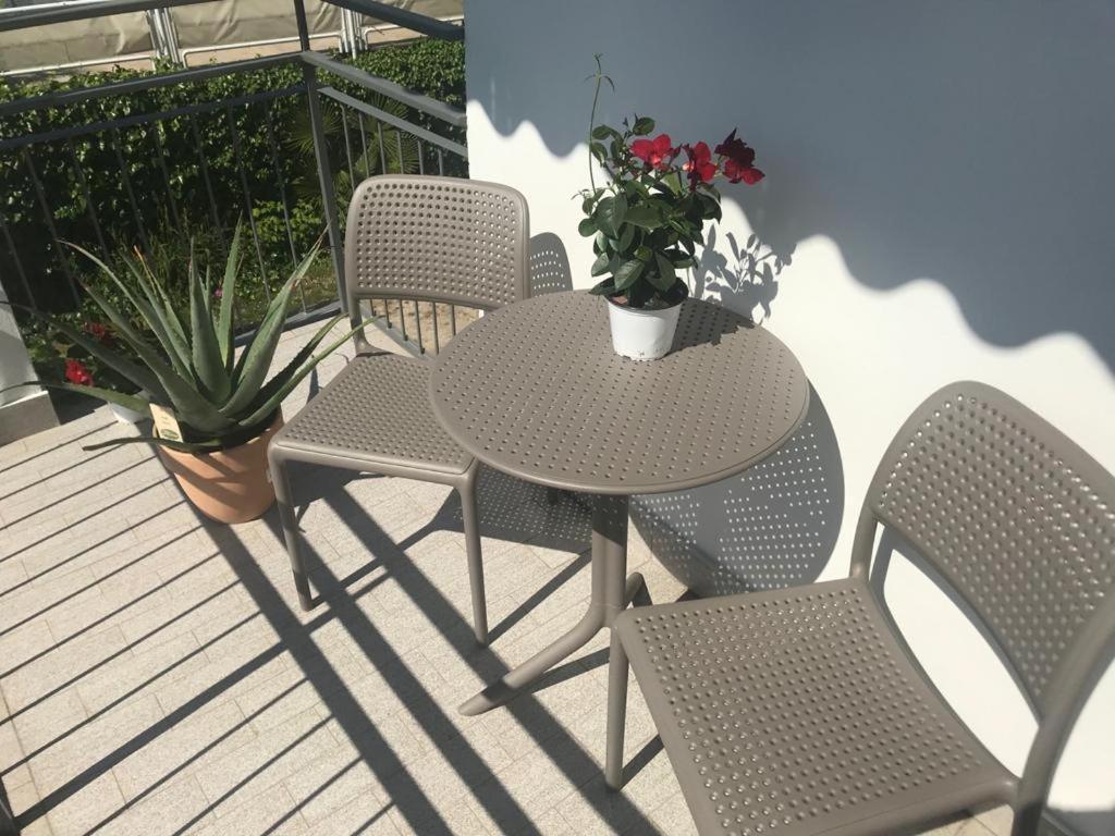 Blue Apartment - A Due Passi Dal Lago, Parcheggio Privato Lazise Eksteriør bilde